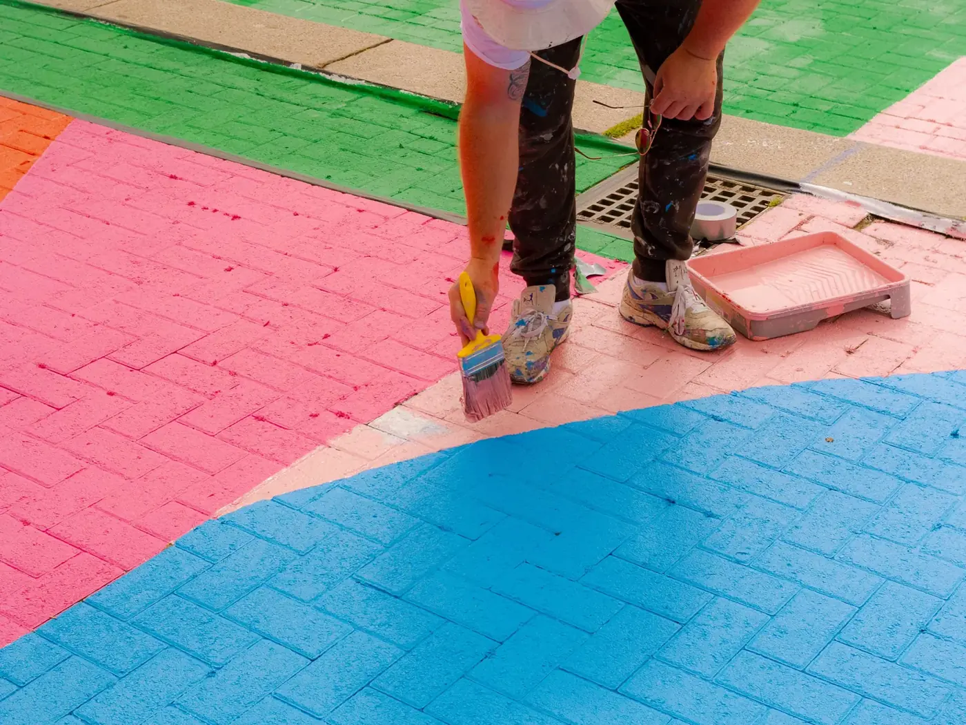 Andy Welland painting blocks of colour onto the Newcastle Quayside pavement for Loose Ends 300